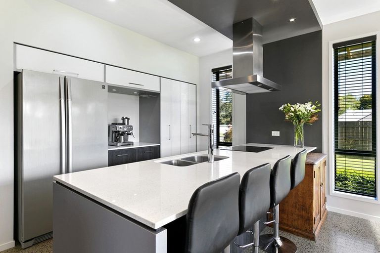 Photo of property in 2 Cabbage Tree Grove, Kinloch, Taupo, 3377