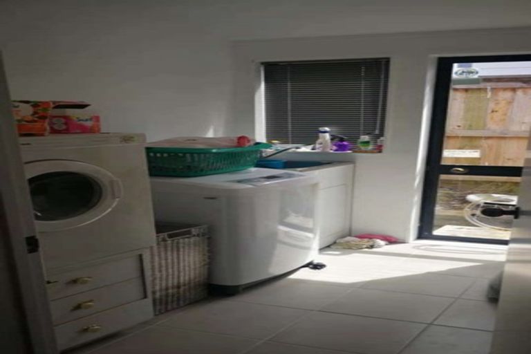 Photo of property in 131 West Harbour Drive, West Harbour, Auckland, 0618