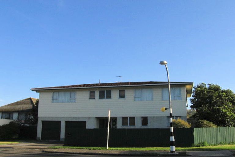 Photo of property in 32 Main Road, Titahi Bay, Porirua, 5022