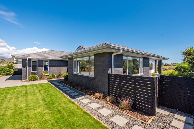 Photo of property in 11 Taranui Way, Paraparaumu Beach, Paraparaumu, 5032