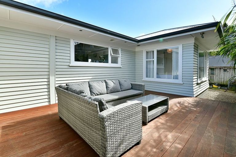 Photo of property in 2 Carento Way, Stanmore Bay, Whangaparaoa, 0932