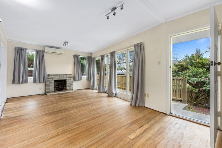 Photo of property in 6 Palmer Avenue, Glen Eden, Auckland, 0602
