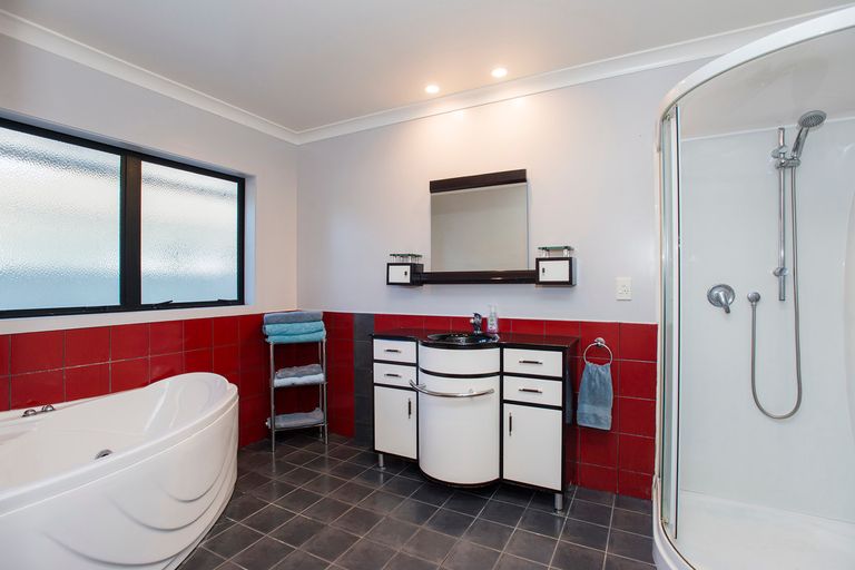 Photo of property in 17 Pohutukawa Grove, Lytton West, Gisborne, 4010