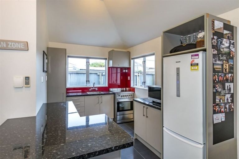 Photo of property in 2/4 Morrison Avenue, Northcote, Christchurch, 8052