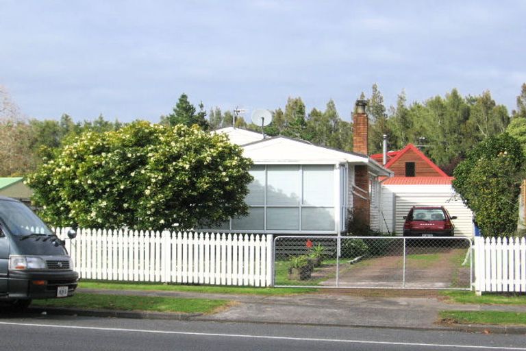 Photo of property in 1/712 Swanson Road, Swanson, Auckland, 0612