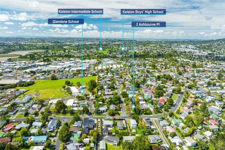 Photo of property in 2 Ashbourne Place, Glendene, Auckland, 0602