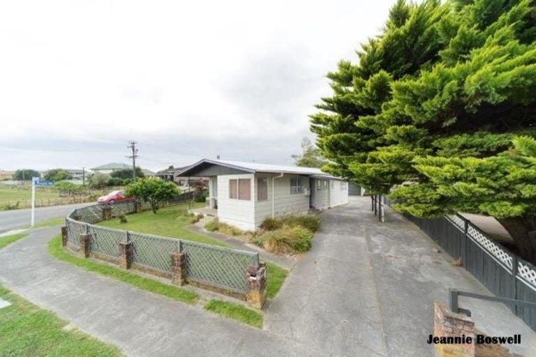 Photo of property in 1 Escort Grove, Awapuni, Palmerston North, 4412