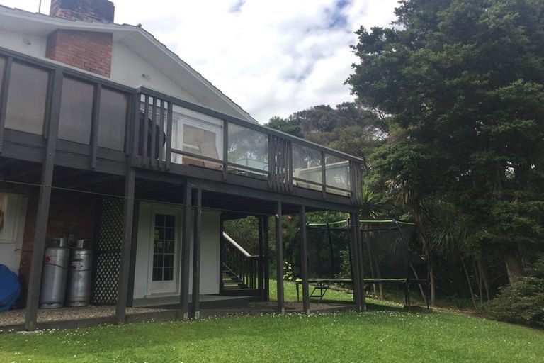 Photo of property in 2/26 Coroglen Avenue, Birkenhead, Auckland, 0626