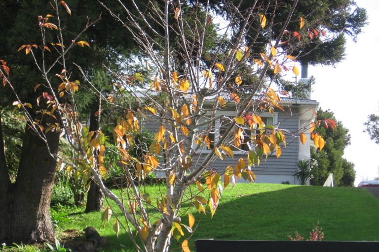 Photo of property in 127 Matipo Road, Te Atatu Peninsula, Auckland, 0610
