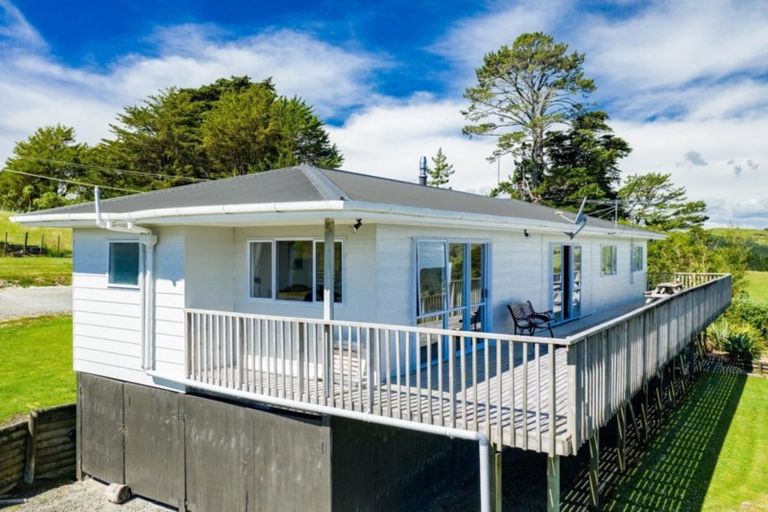 Photo of property in 18 Marohemo Road, Maungaturoto, 0583