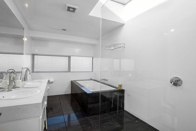 Photo of property in 97a Fendalton Road, Fendalton, Christchurch, 8014