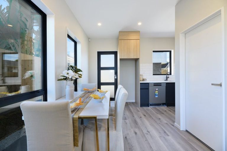 Photo of property in 14e Durham Street, Te Atatu Peninsula, Auckland, 0610