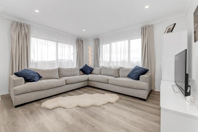 Photo of property in 21 Whareatua Avenue, Takanini, 2112