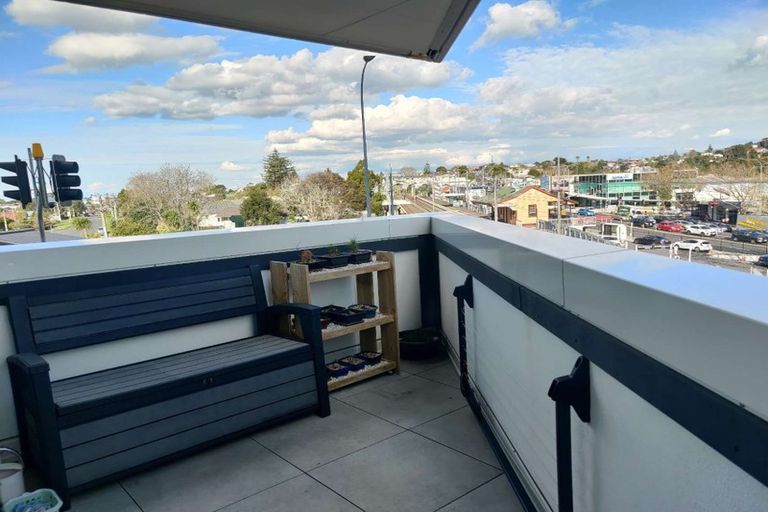 Photo of property in 105/6 Waikumete Road, Glen Eden, Auckland, 0602