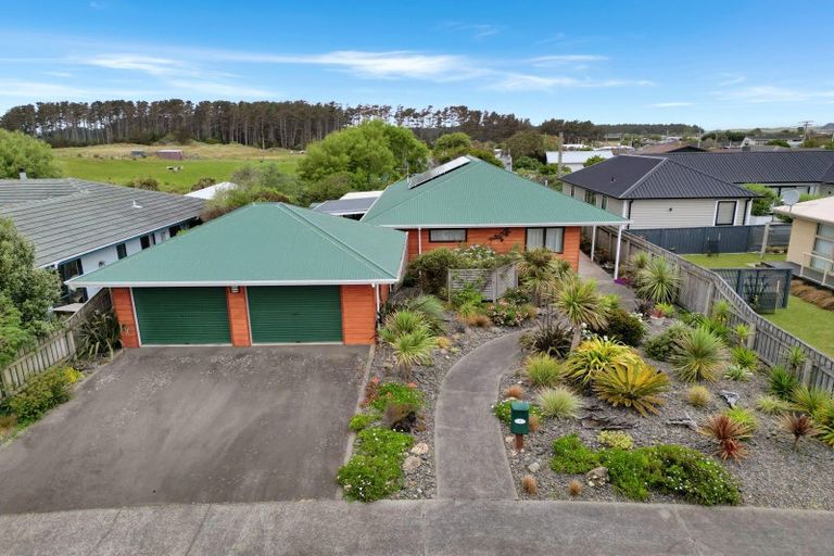 Photo of property in 4 Malthus Place, Foxton Beach, Foxton, 4815