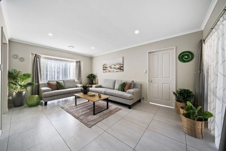 Photo of property in 17 Flora Place, Wattle Downs, Auckland, 2103
