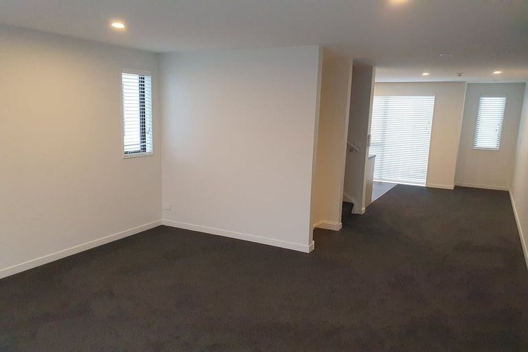 Photo of property in 35 John Street, Stokes Valley, Lower Hutt, 5019