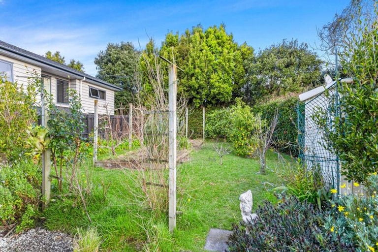 Photo of property in 63 Divich Avenue, Te Atatu South, Auckland, 0610
