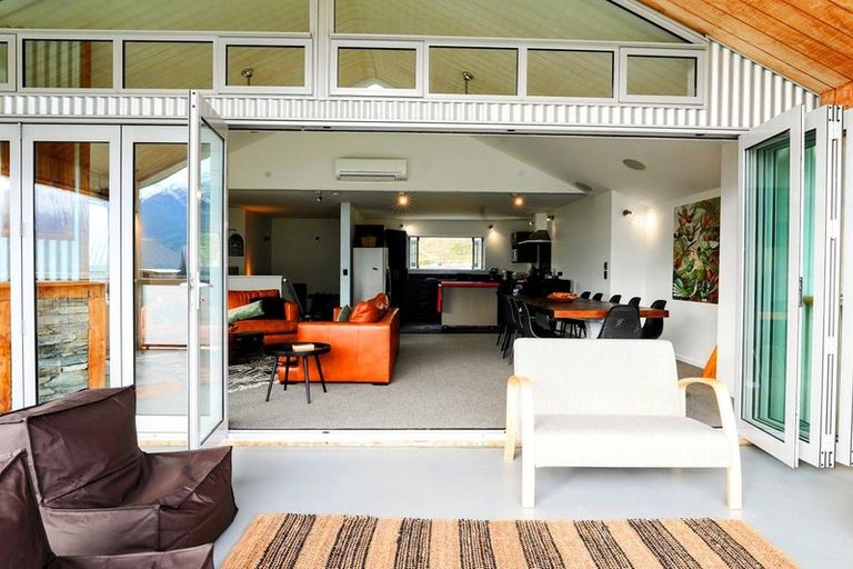 Photo of property in 8 Invincible Drive, Glenorchy, 9372