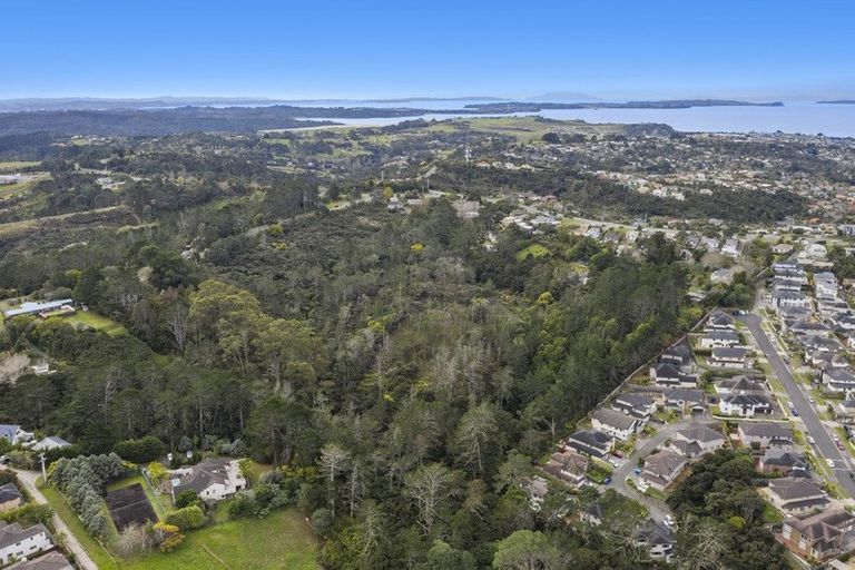 Photo of property in 1008 East Coast Road, Fairview Heights, Auckland, 0630