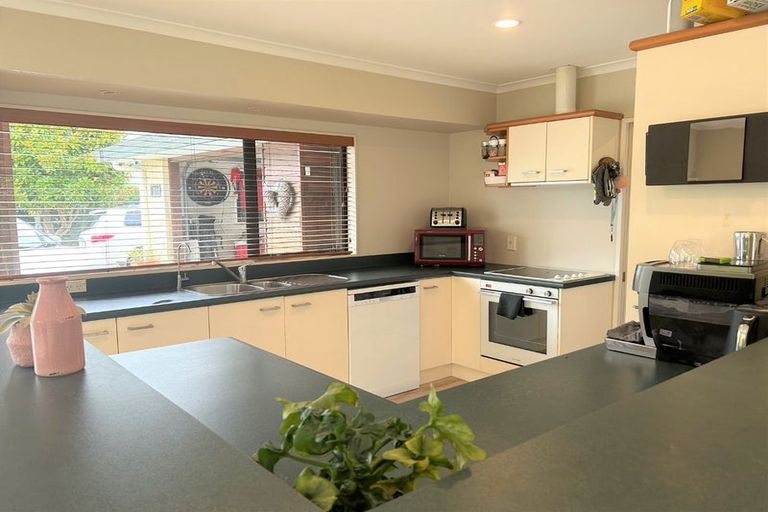Photo of property in 22 Sunburst Court, Paraparaumu Beach, Paraparaumu, 5032