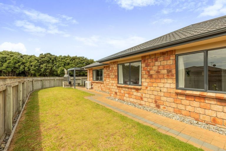 Photo of property in 18 Guildford Drive, Paraparaumu, 5032