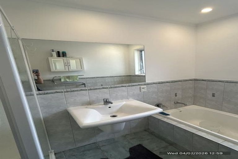 Photo of property in 14 Ellison Place, Pakuranga Heights, Auckland, 2010