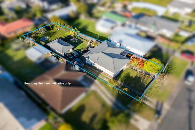 Photo of property in 18 Huruhuru Road, Massey, Auckland, 0614