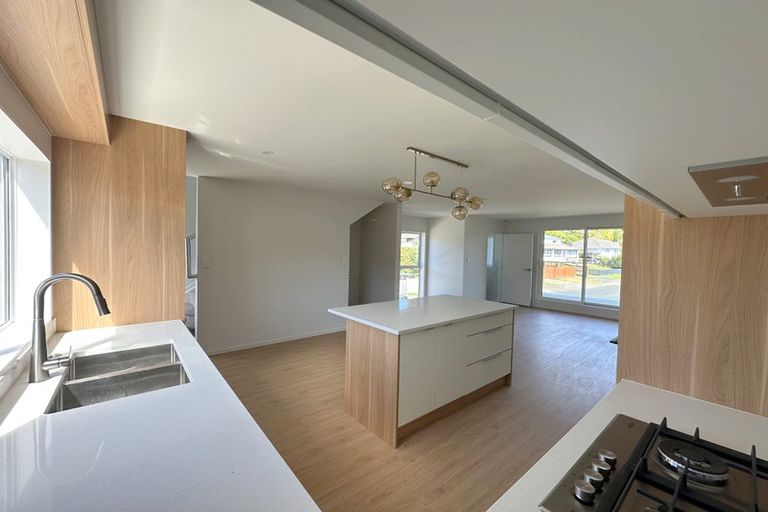 Photo of property in 15a Blenheim Street, Glenfield, Auckland, 0629