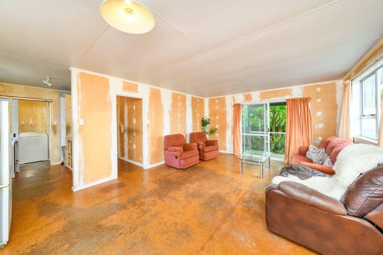 Photo of property in 2 Tiller Close, Kelvin Grove, Palmerston North, 4414