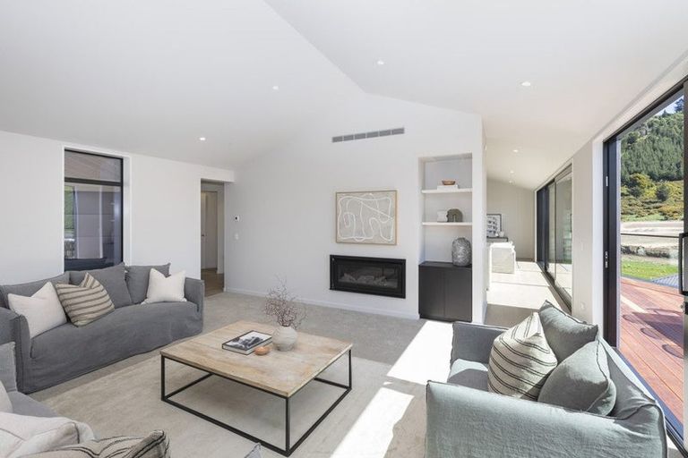 Photo of property in 8 Flowers Lane, Cracroft, Christchurch, 8022