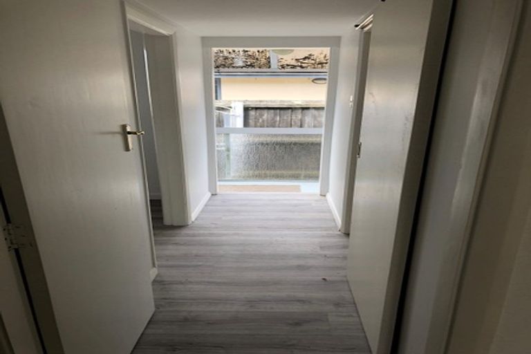 Photo of property in 27 Middlepark Road, Sockburn, Christchurch, 8042