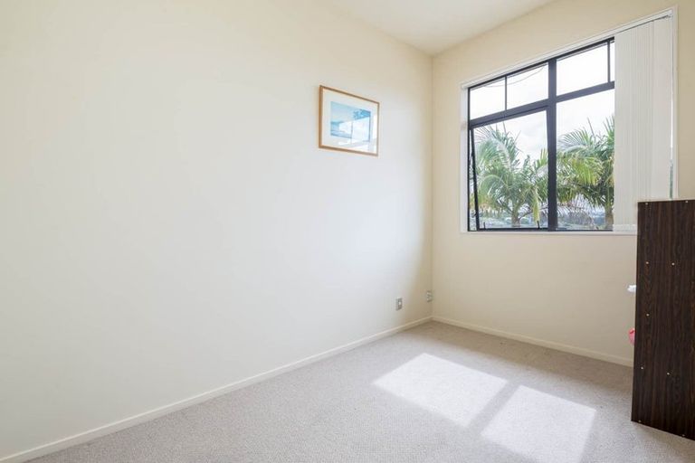 Photo of property in 3 Stroud Place, Henderson, Auckland, 0612
