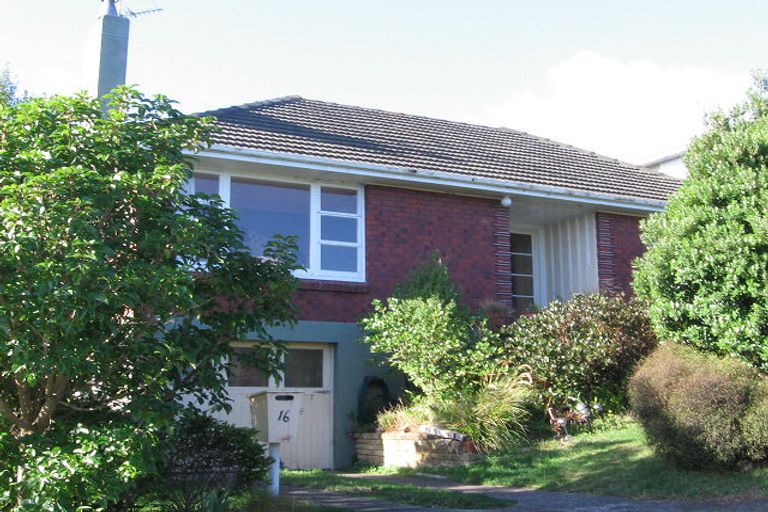 Photo of property in 16 Roys Road, Plimmerton, Porirua, 5026