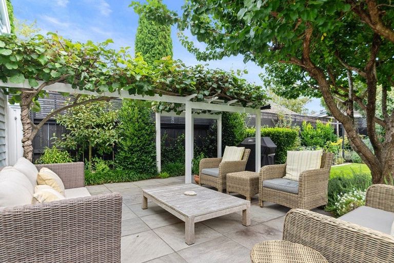 Photo of property in 43 Colombo Street, Cashmere, Christchurch, 8022