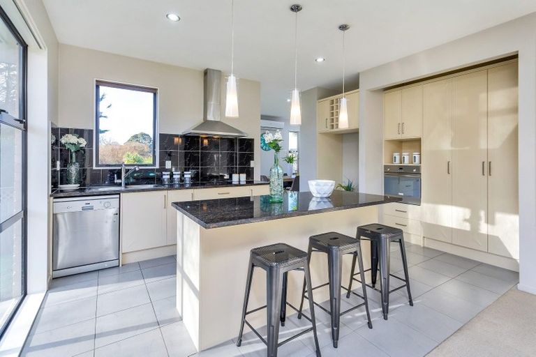 Photo of property in 37 Cartmel Avenue, Massey, Auckland, 0614