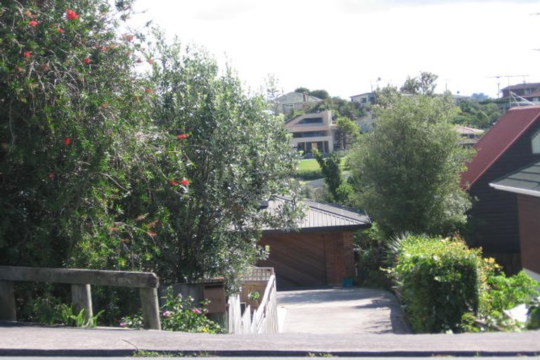 Photo of property in 2/868 Beach Road, Waiake, Auckland, 0630