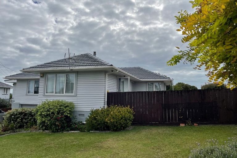 Photo of property in 41 Flanshaw Road, Te Atatu South, Auckland, 0610