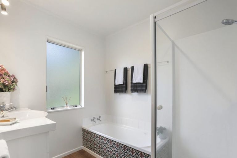 Photo of property in 21a Willerton Avenue, New Lynn, Auckland, 0600