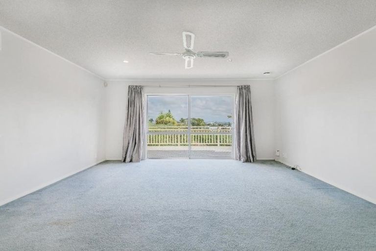 Photo of property in 28 Drome View Place, Beach Haven, Auckland, 0626