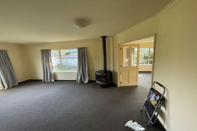 Photo of property in 83 Guildford Drive, Paraparaumu, 5032
