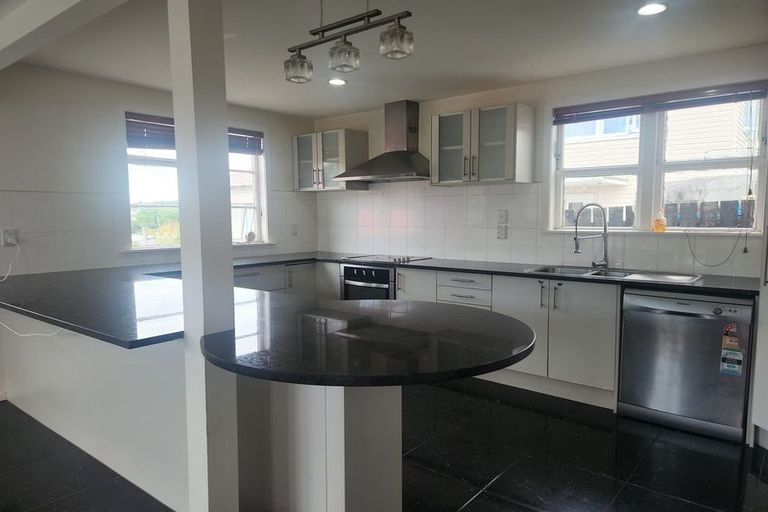 Photo of property in 2/18 Tahi Terrace, Glen Eden, Auckland, 0602