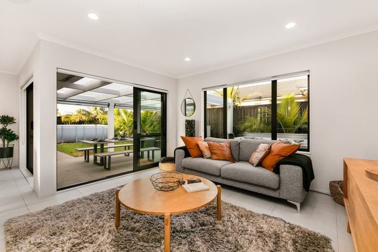Photo of property in 11 Creda Road, Wattle Downs, Auckland, 2103
