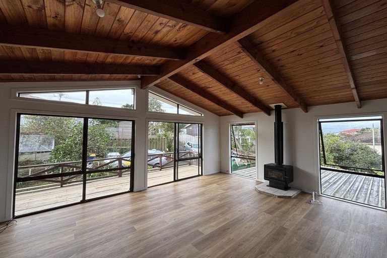 Photo of property in 104a Waimumu Road, Massey, Auckland, 0614