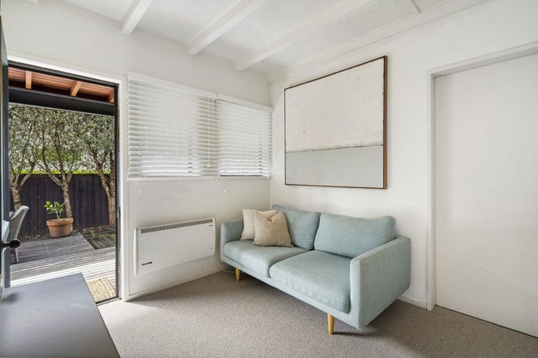 Photo of property in 2/10 Merani Street, Narrow Neck, Auckland, 0622