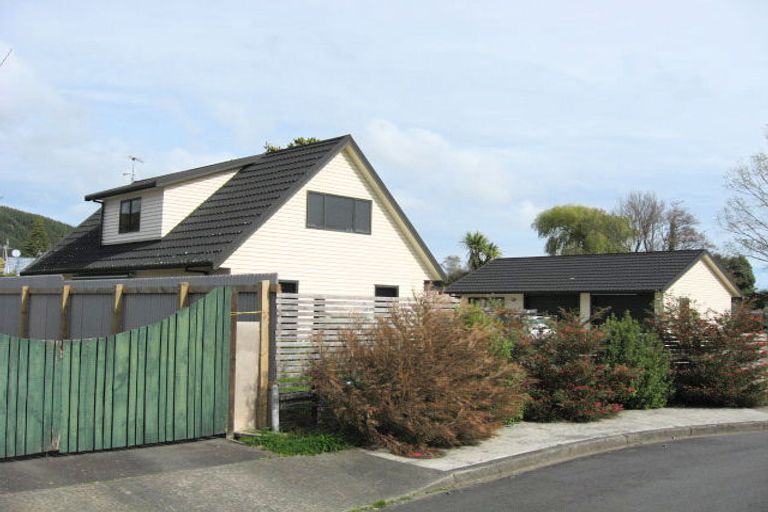 Photo of property in 7 Atarau Grove, Paraparaumu, 5032