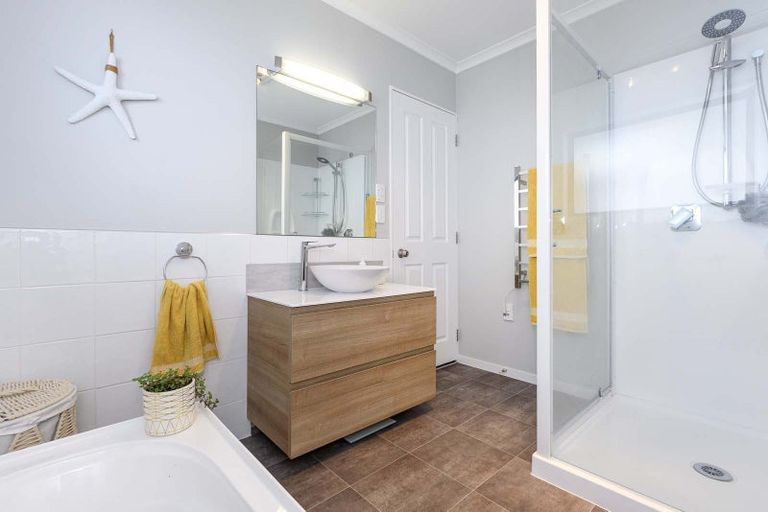 Photo of property in 30 Waipuna Grove, Welcome Bay, Tauranga, 3112