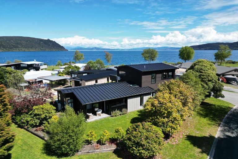 Photo of property in 2 Nisbet Terrace, Kinloch, Taupo, 3377