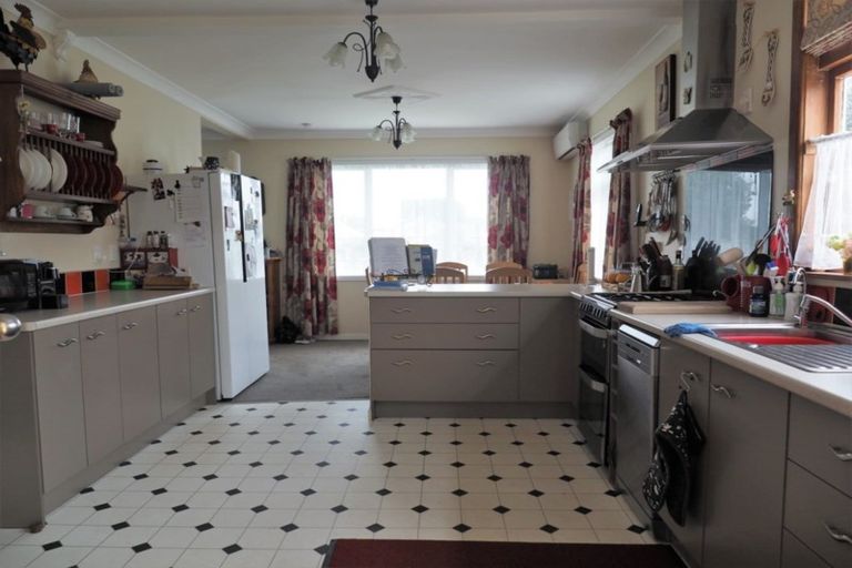 Photo of property in 10 Norbiton Road, Foxton, 4814