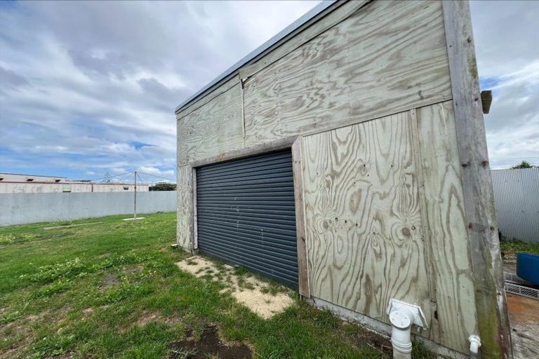 Photo of property in 12 Beaumaris Avenue, Castlecliff, Whanganui, 4501